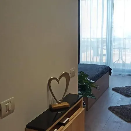 Onix Tomis 605 Apartment